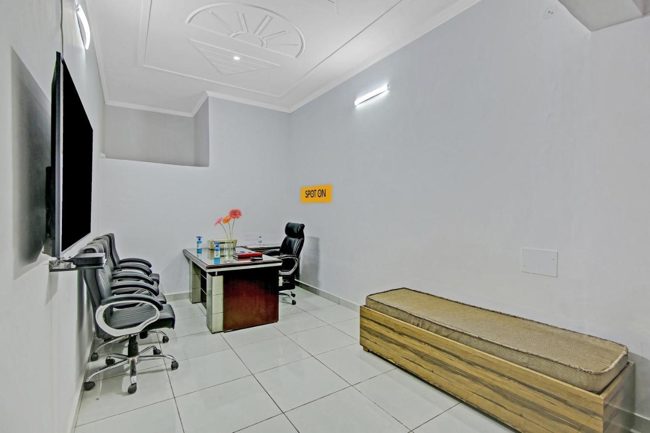 Spot On Shree Naman Guest House Sonipat Dış mekan fotoğraf